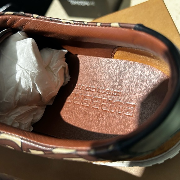 Burberry perfect like new - Picture 11 of 16